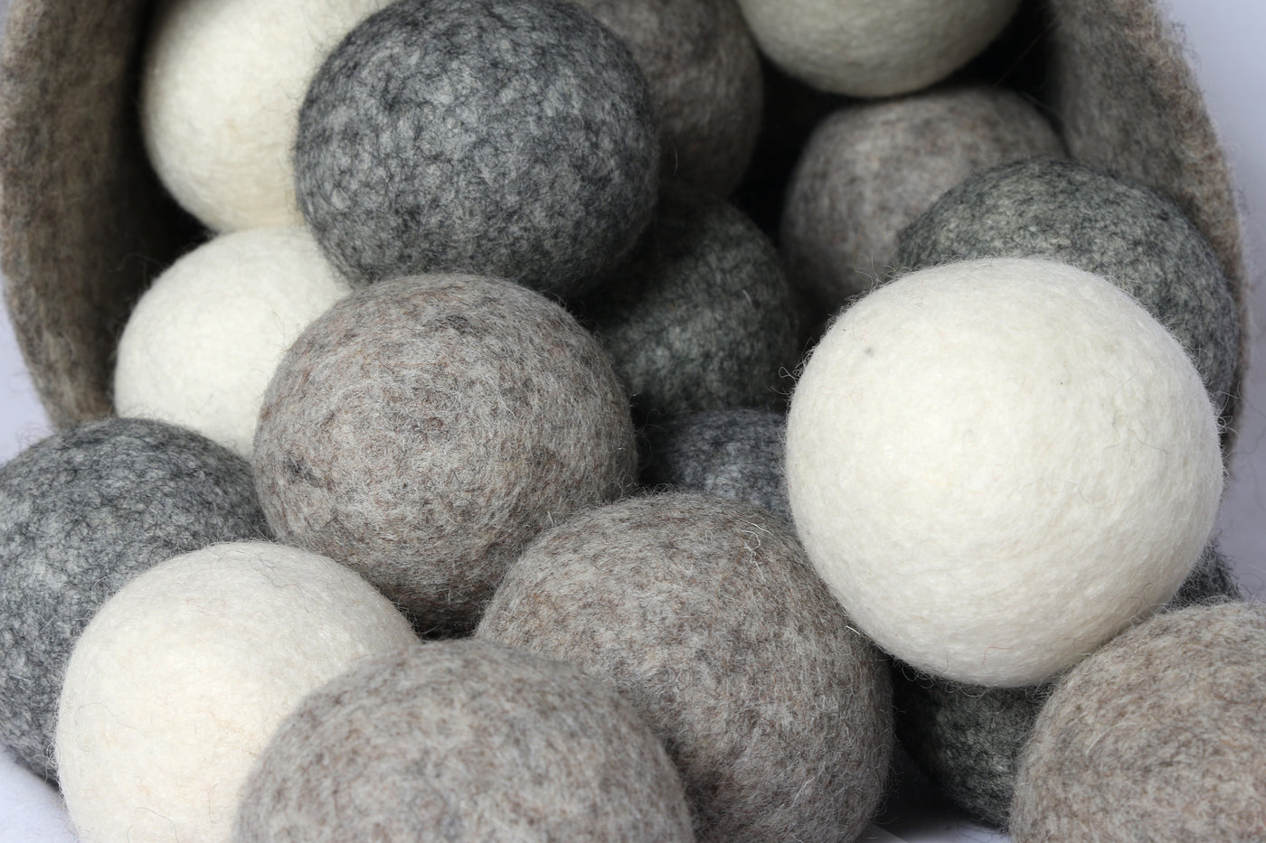 Bundle of mixed colours plain dryer balls